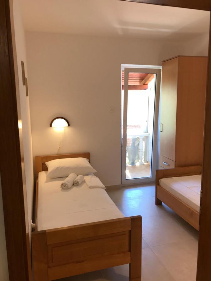 Bava Appartement Ugljan Buitenkant foto