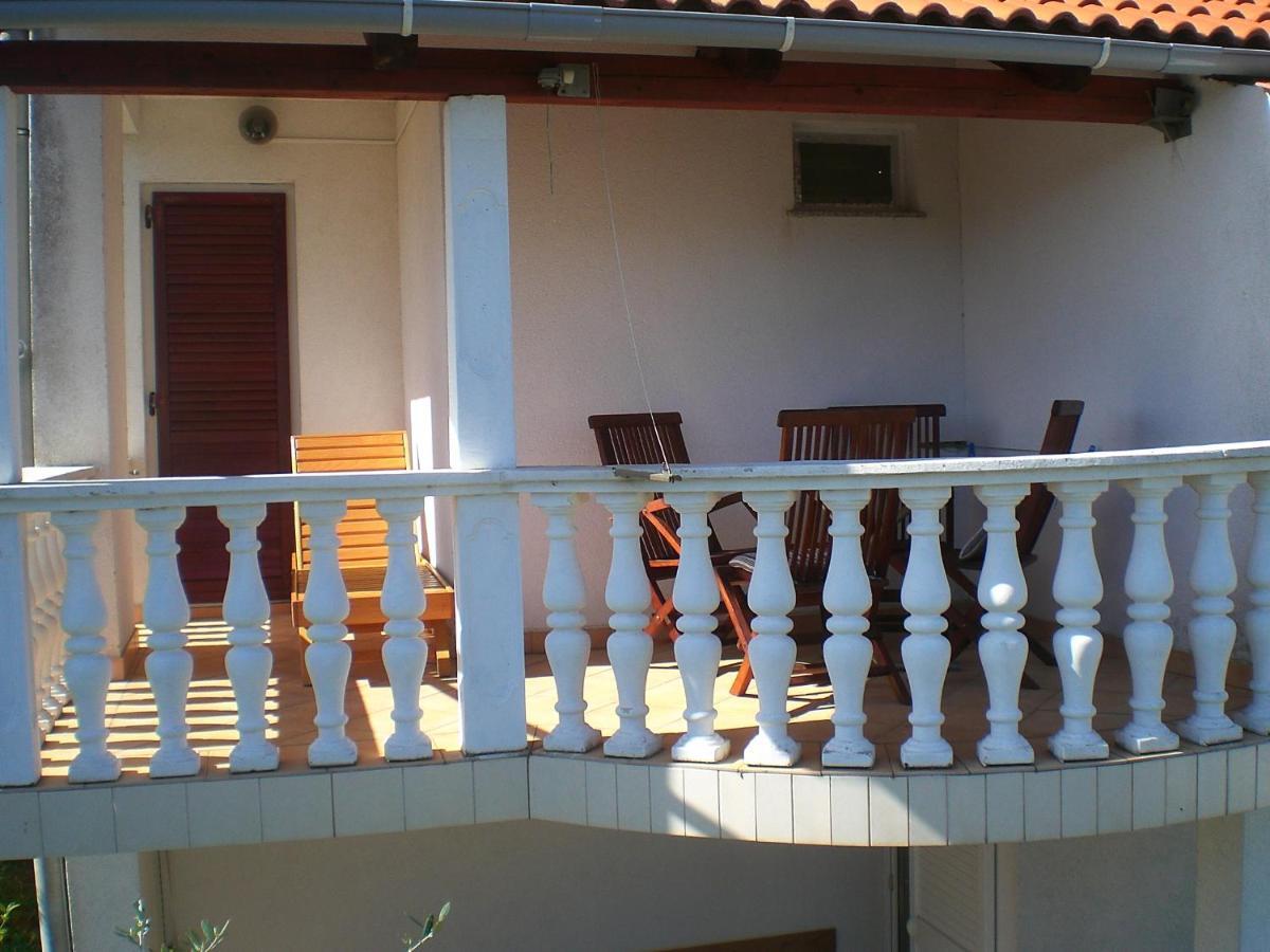 Bava Appartement Ugljan Buitenkant foto